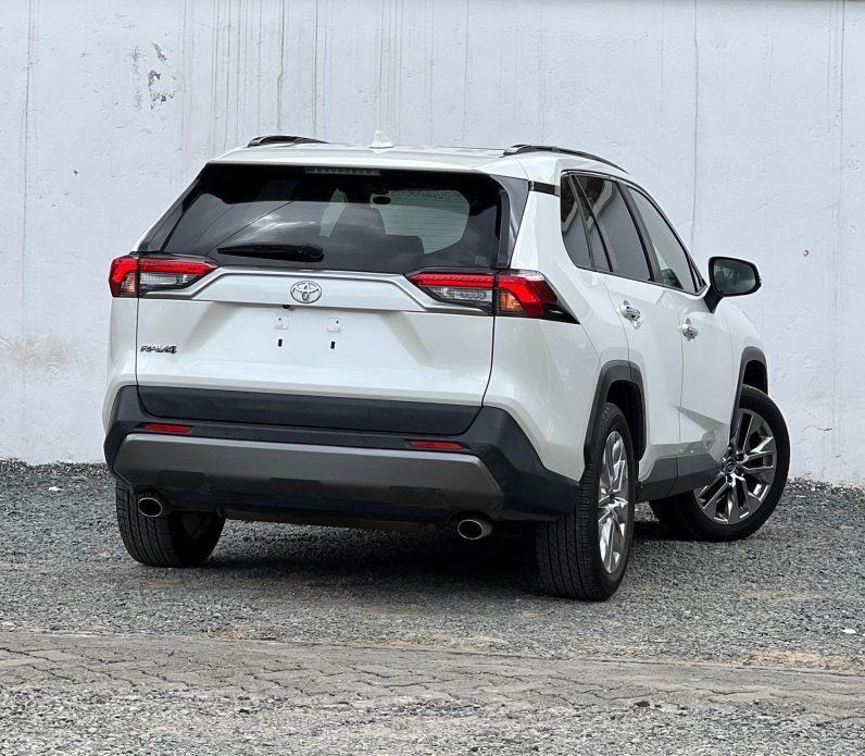 
								Toyota Rav4 full									
