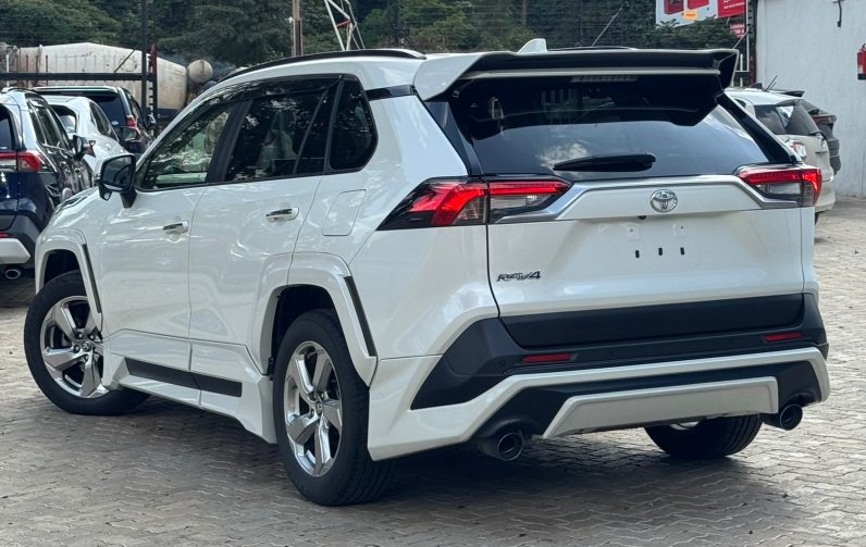 
								Toyota Rav4 full									