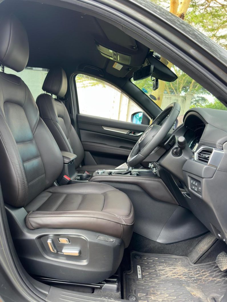 
								Mazda CX-5 full									