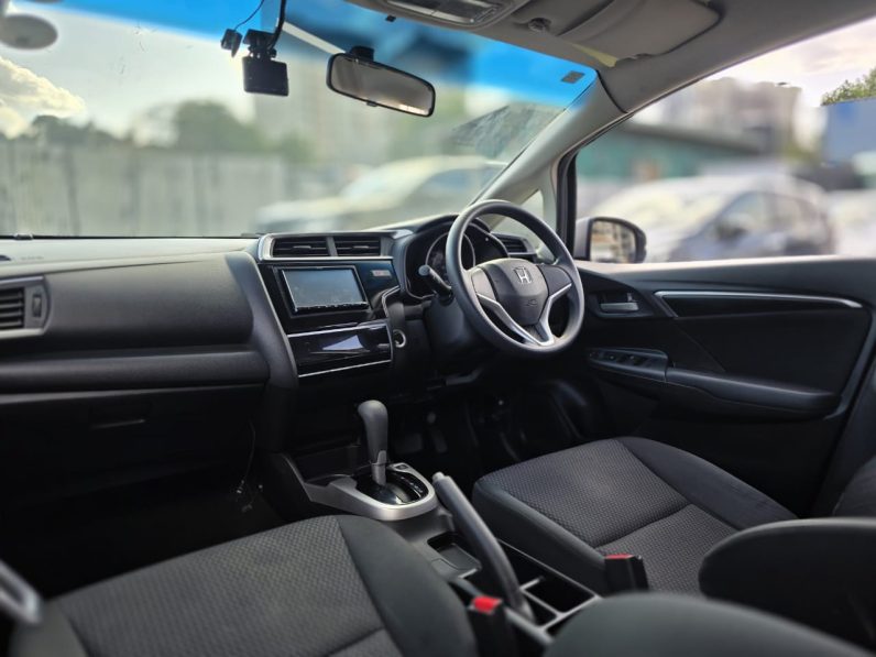 
								Honda Fit full									