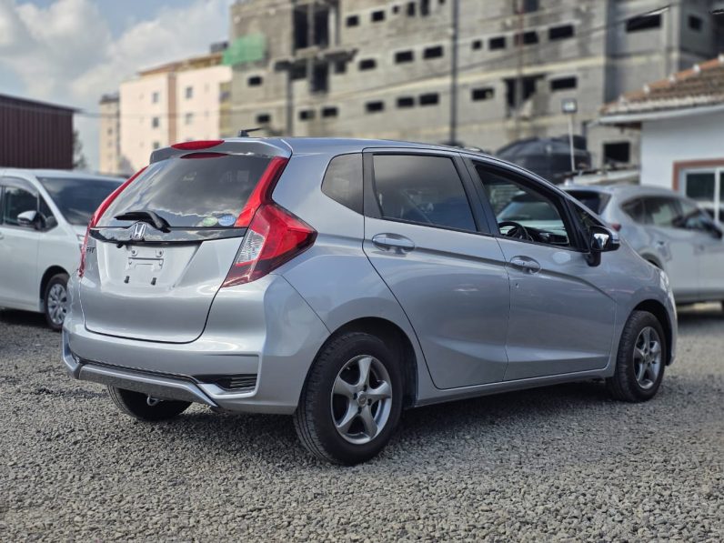
								Honda Fit full									