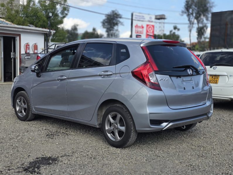 
								Honda Fit full									