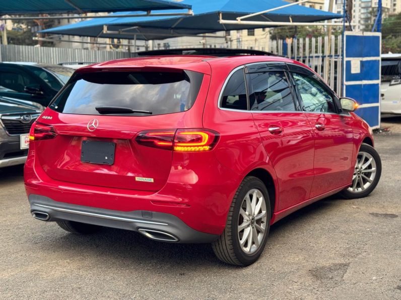 
								Mercedes Benz B180 full									