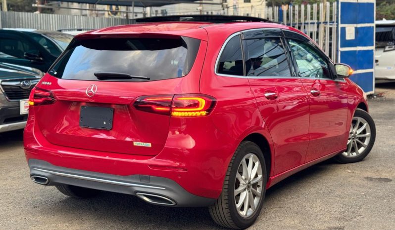 
								Mercedes Benz B180 full									