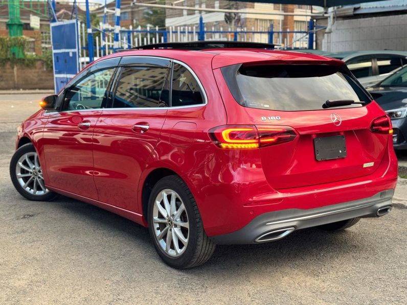 
								Mercedes Benz B180 full									