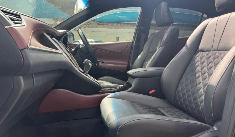 
								Toyota Harrier full									