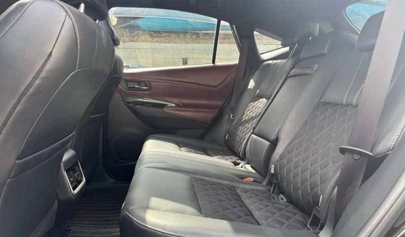 
								Toyota Harrier full									
