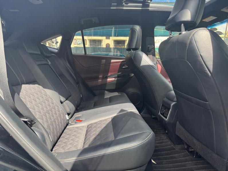 
								Toyota Harrier full									