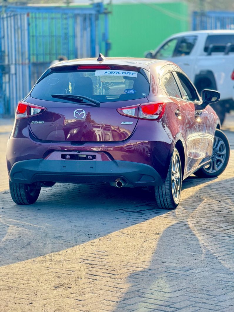 
								Mazda Demio full									