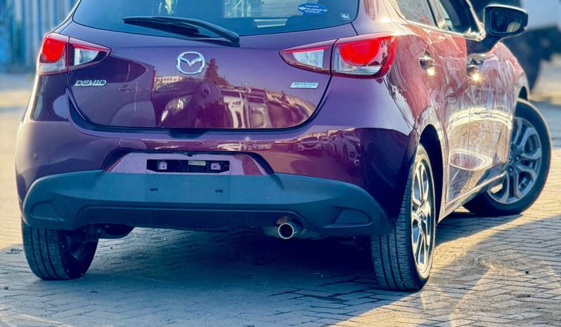 
								Mazda Demio full									