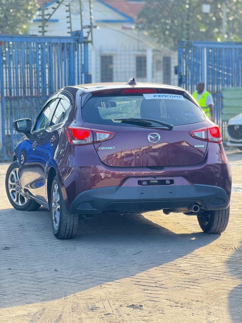 
								Mazda Demio full									