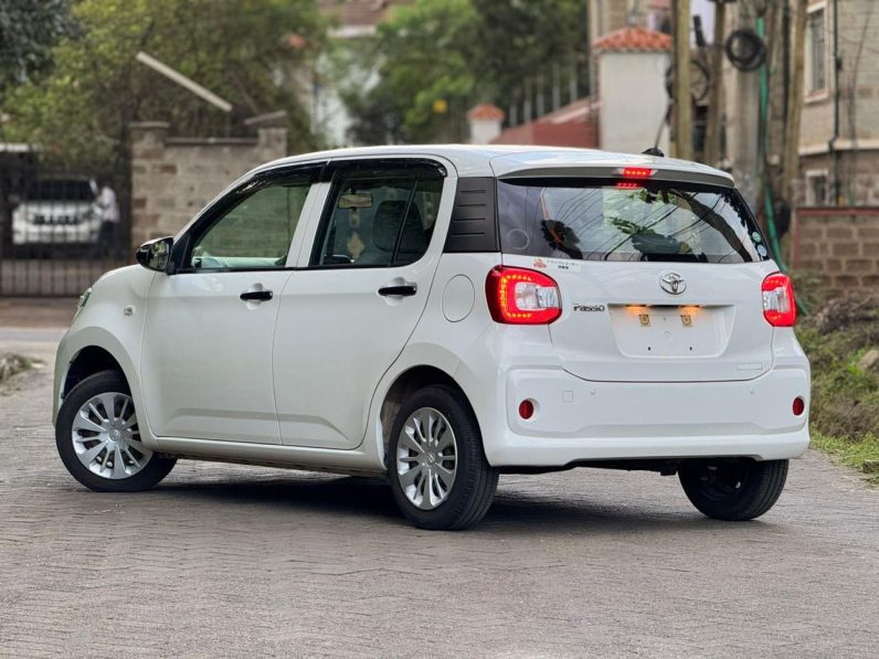 
								Toyota Passo full									
