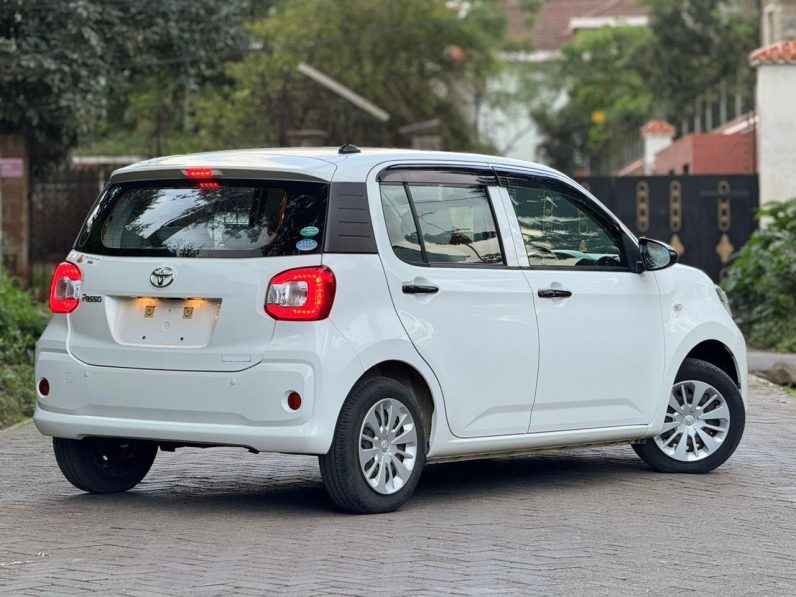 
								Toyota Passo full									