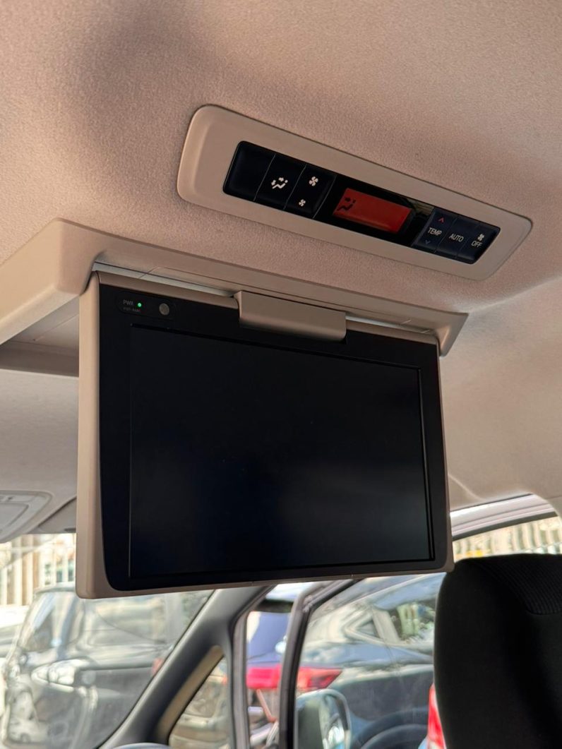 
								Toyota Noah full									