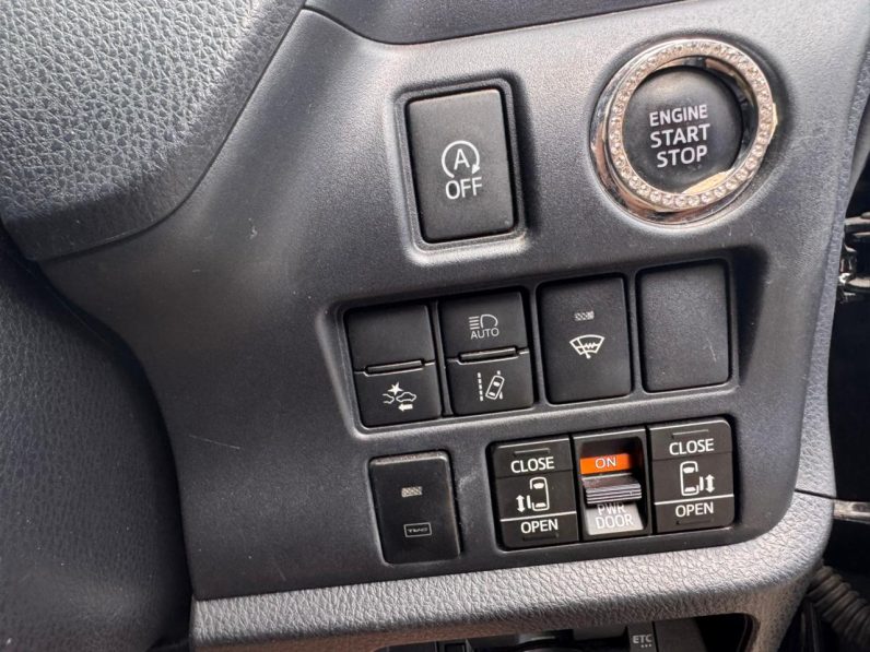 
								Toyota Noah full									