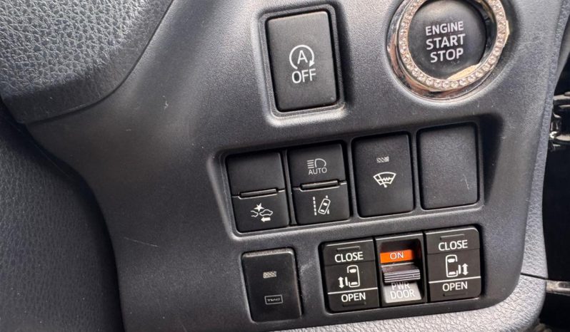 
								Toyota Noah full									
