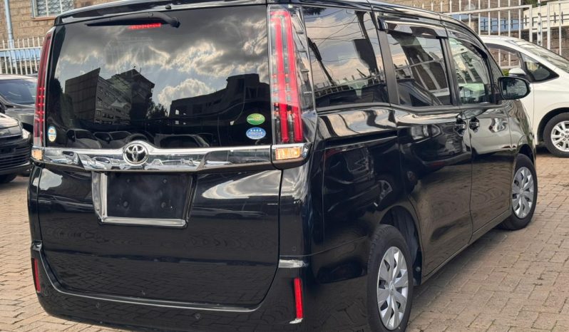 
								Toyota Noah full									