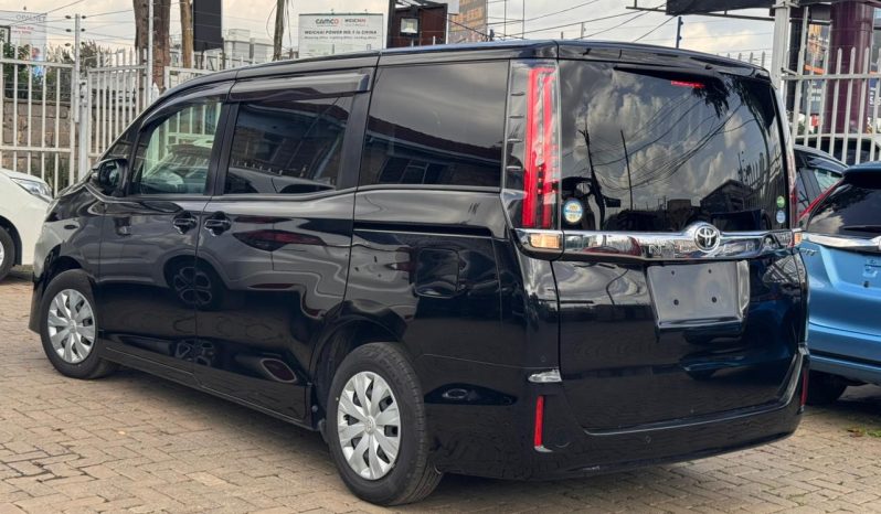 
								Toyota Noah full									