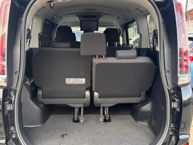 
								Toyota Noah full									