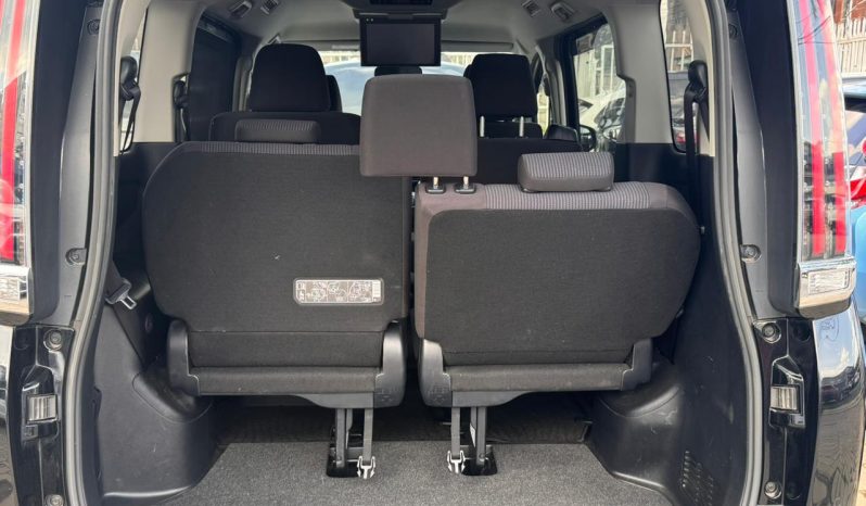 
								Toyota Noah full									