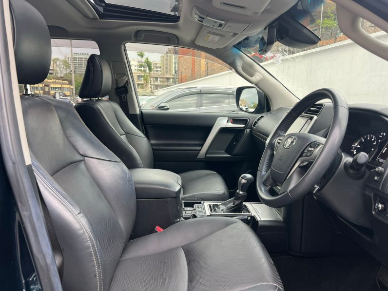 
								Toyota Land Cruiser Prado TXL full									