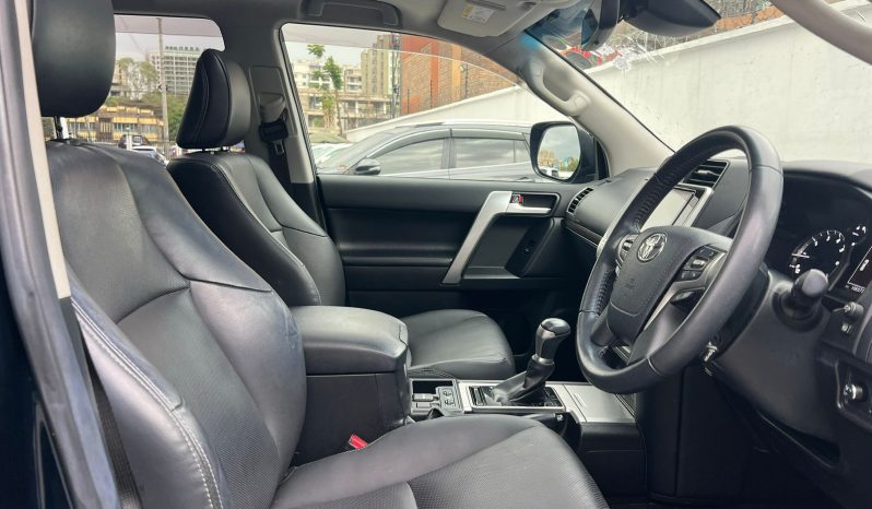 
								Toyota Land Cruiser Prado TXL full									