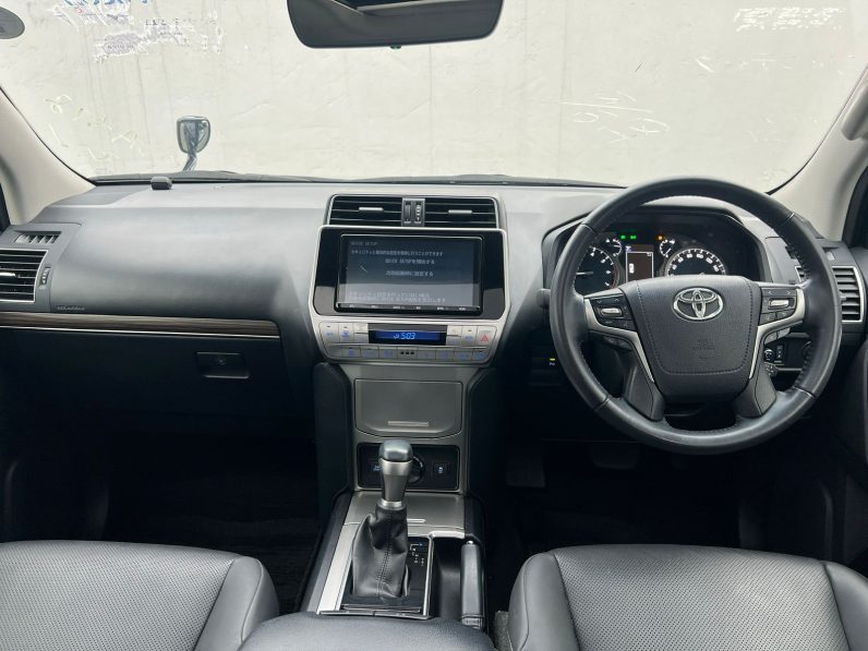 
								Toyota Land Cruiser Prado TXL full									