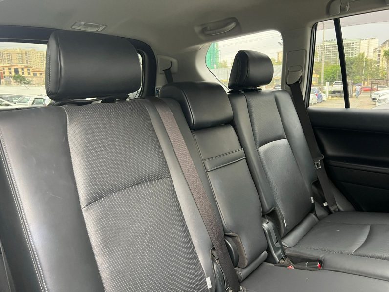 
								Toyota Land Cruiser Prado TXL full									