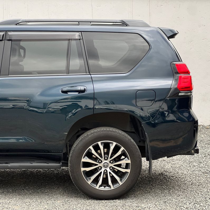 
								Toyota Land Cruiser Prado TXL full									