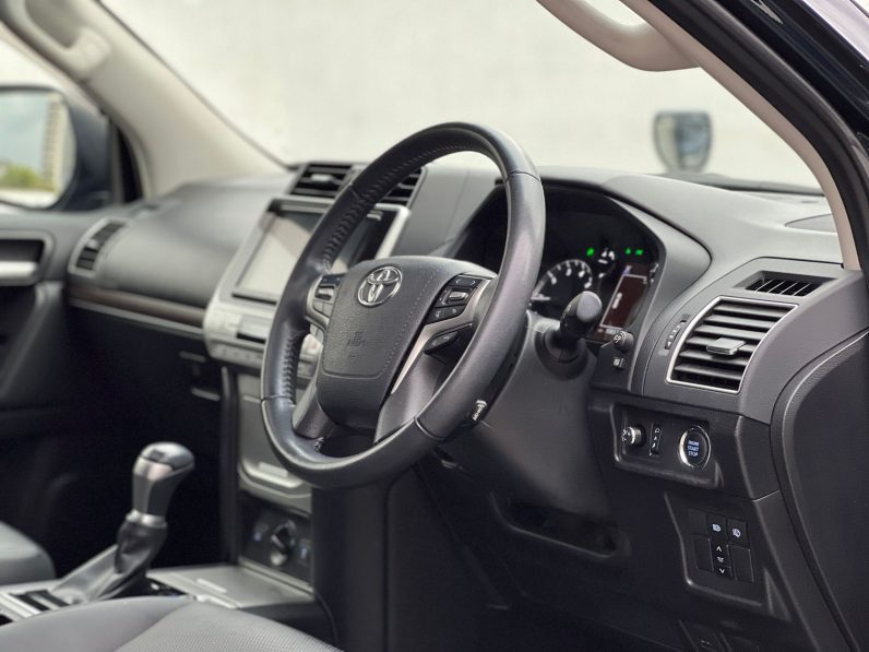 
								Toyota Land Cruiser Prado TXL full									