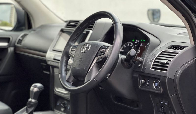 
								Toyota Land Cruiser Prado TXL full									