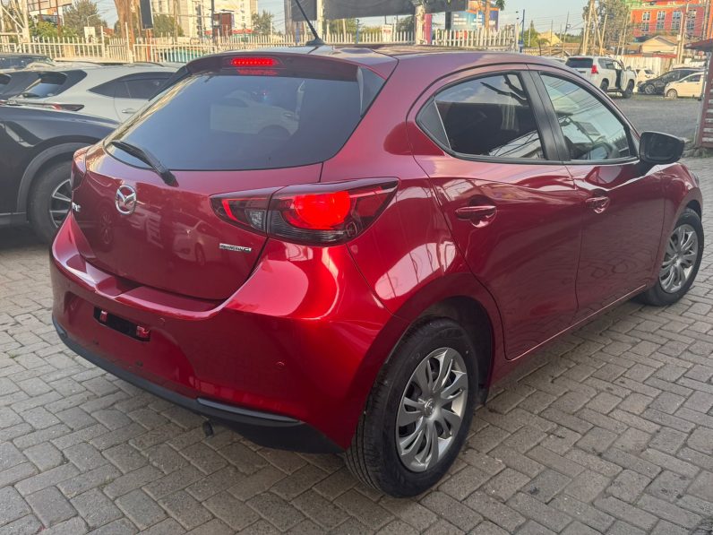 
								Mazda 2 full									