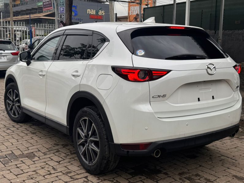 
								Mazda CX-5 full									