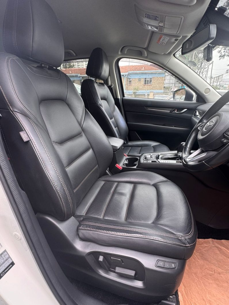 
								Mazda CX-5 full									