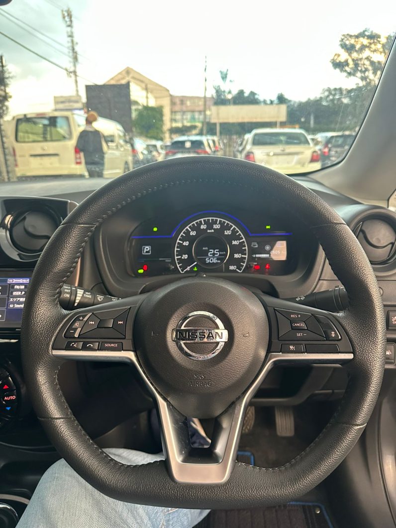 
								Nissan Note full									