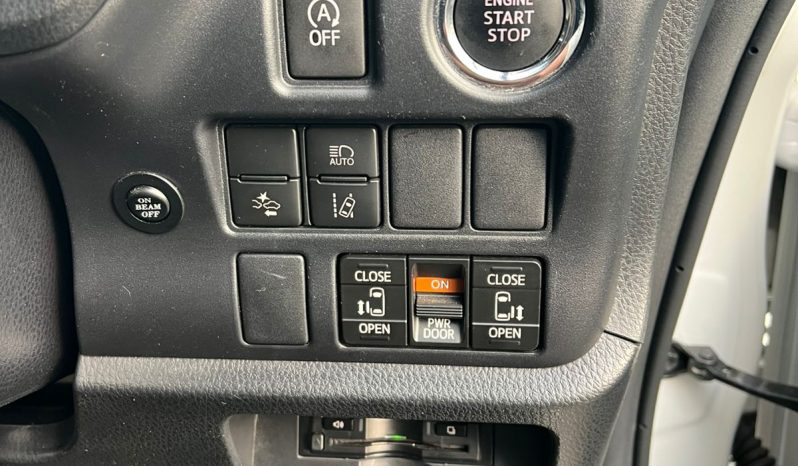 
								Toyota Esquire full									