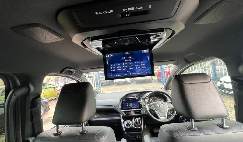 
								Toyota Esquire full									