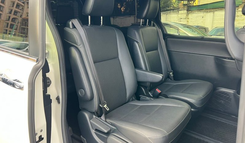 
								Toyota Esquire full									