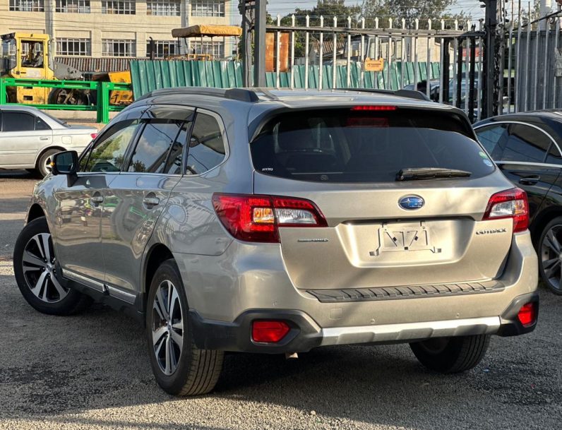
								Subaru Outback full									