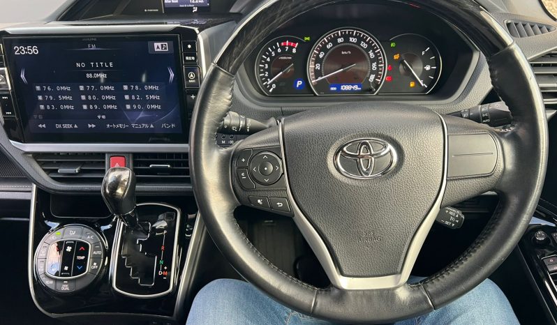 
								Toyota Esquire full									