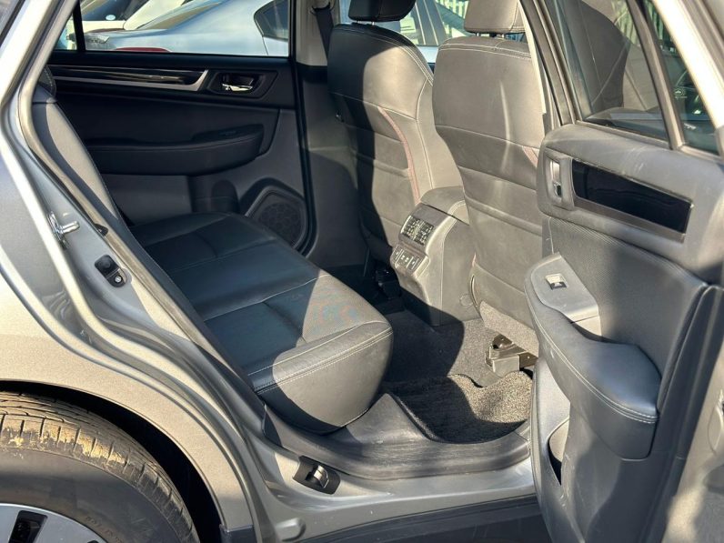 
								Subaru Outback full									