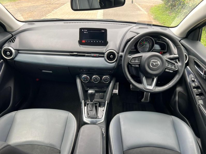 
								Mazda 2 full									