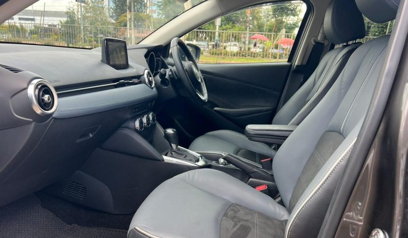 
								Mazda 2 full									