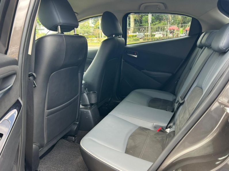 
								Mazda 2 full									