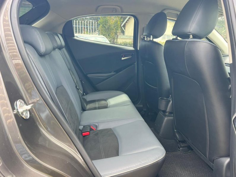 
								Mazda 2 full									