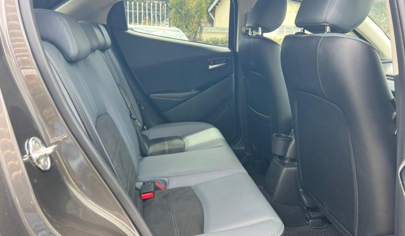 
								Mazda 2 full									