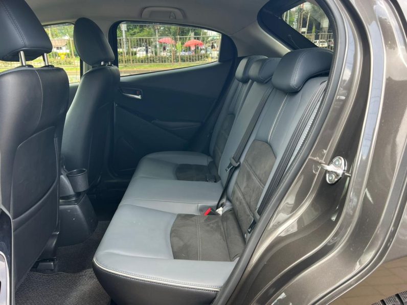 
								Mazda 2 full									