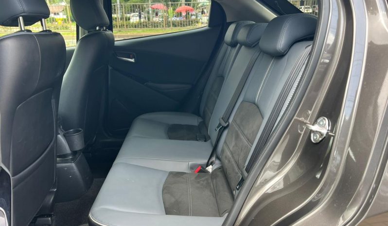 
								Mazda 2 full									