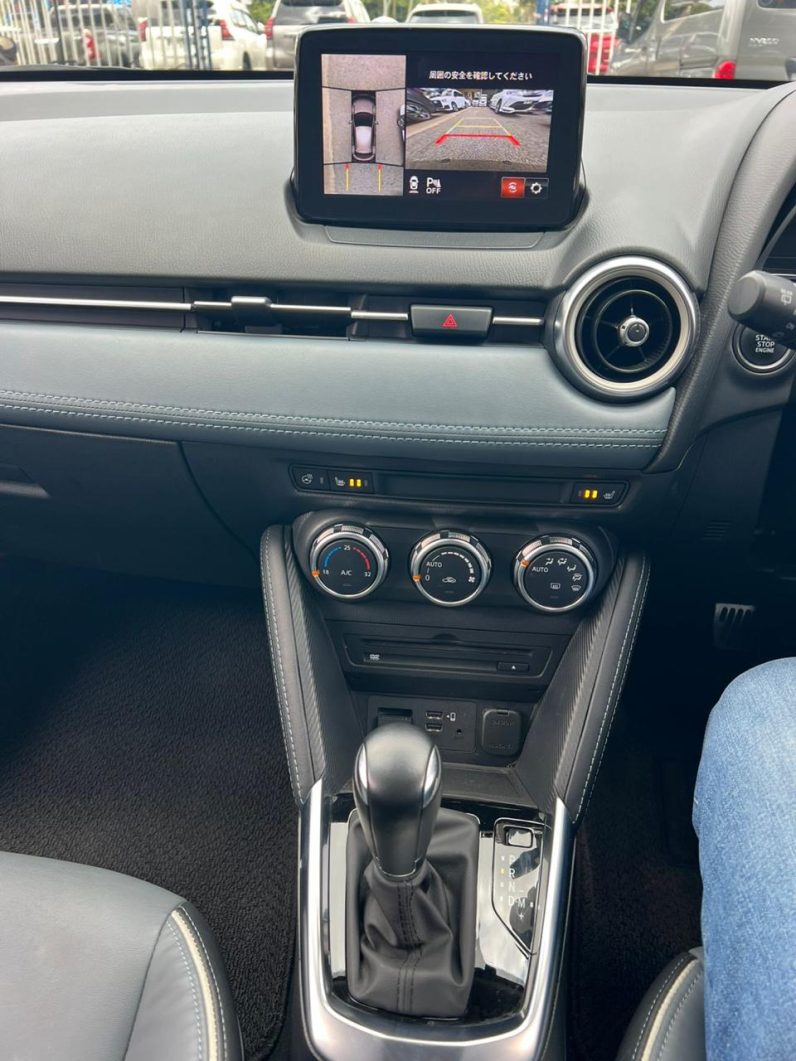 
								Mazda 2 full									