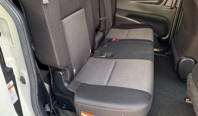 
								Toyota sienta full									